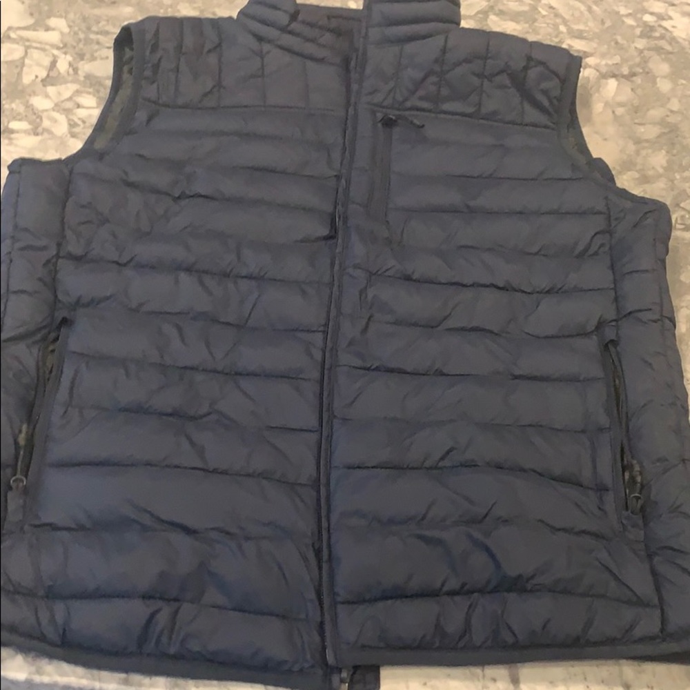 NWOT Gap Puffer Vest